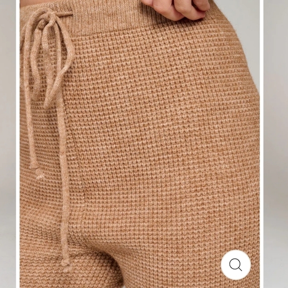 New Elastic Waist Knit Shorts - Picture 3 of 5